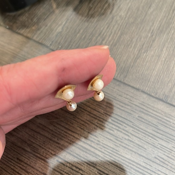 Vintage 14kt Gold Mid Century Modern Pearl Earrings - Picture 12 of 16